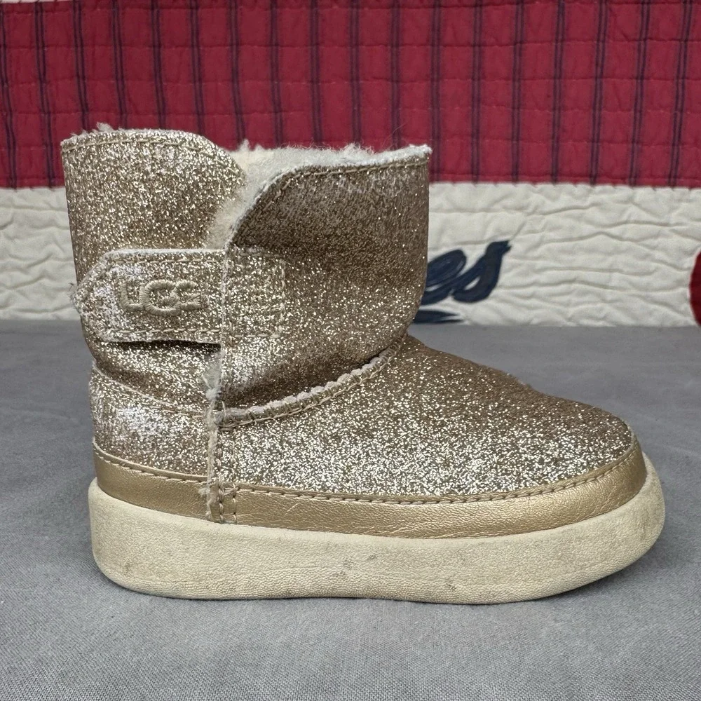 Size 4/5 - UGG Sparkly Gold Boots, Toddler Girls Winter Snow Boots‎
